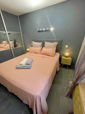 2 bedrooms, in-room safe, desk, iron/ironing board