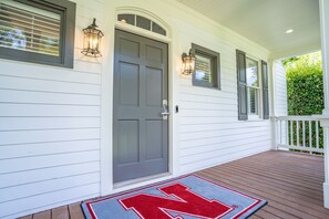 Exterior detail - Lakefront cottage 9th green of Reynolds Lake Oconee Great Waters golf course (Eatonton)