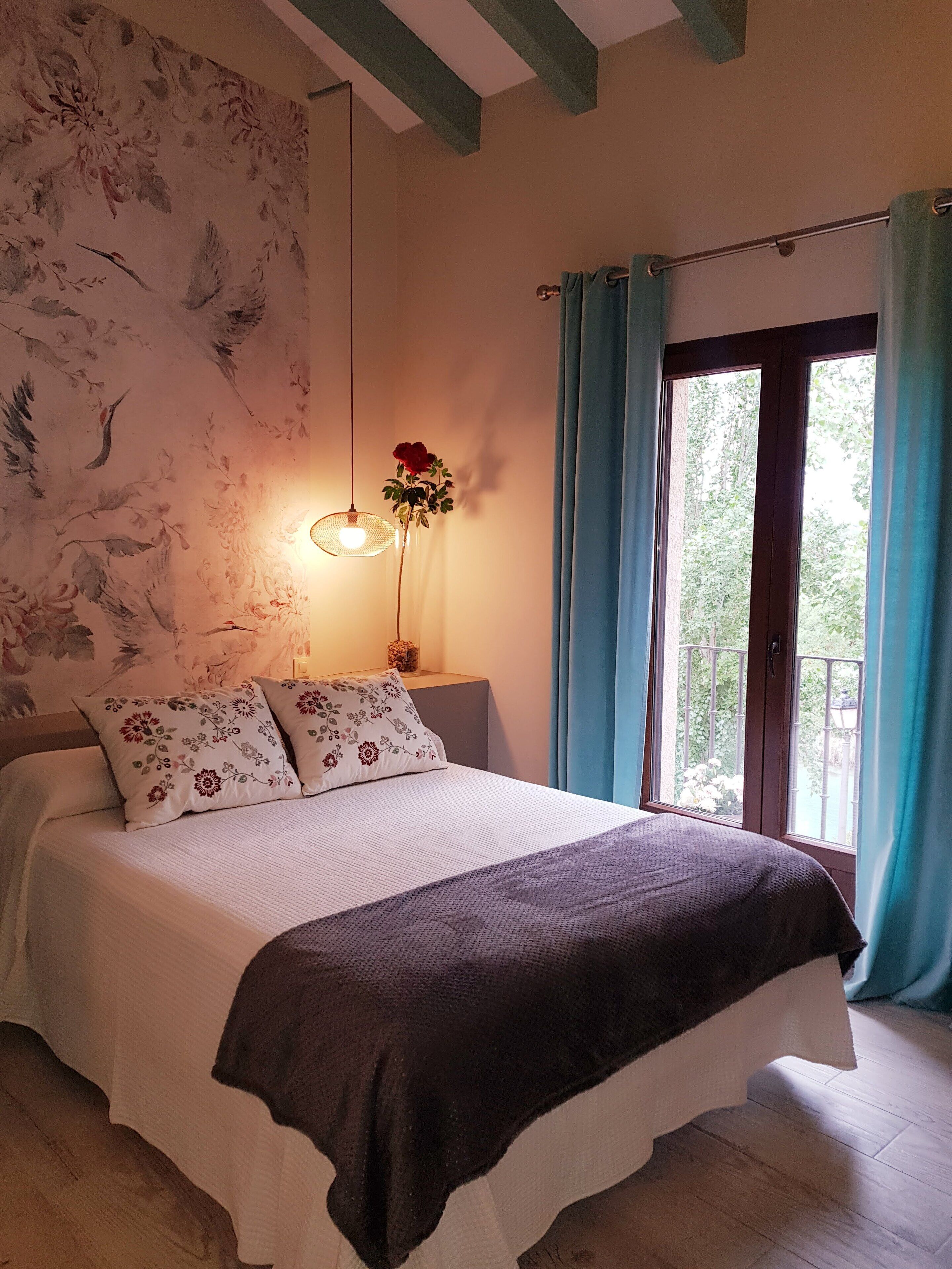 Casa Pintoresca, Situada a la Falda de un Castillo Árabe y Frente al río Tajo