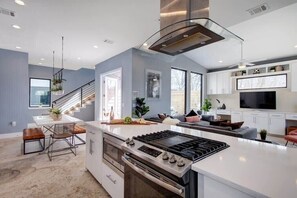 Unclassified image, 2 of 62, button