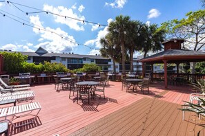 Outdoor dining - Park Shore Resort-Top Floor BLDGJ #457 Water Views (Park Shore Resort)