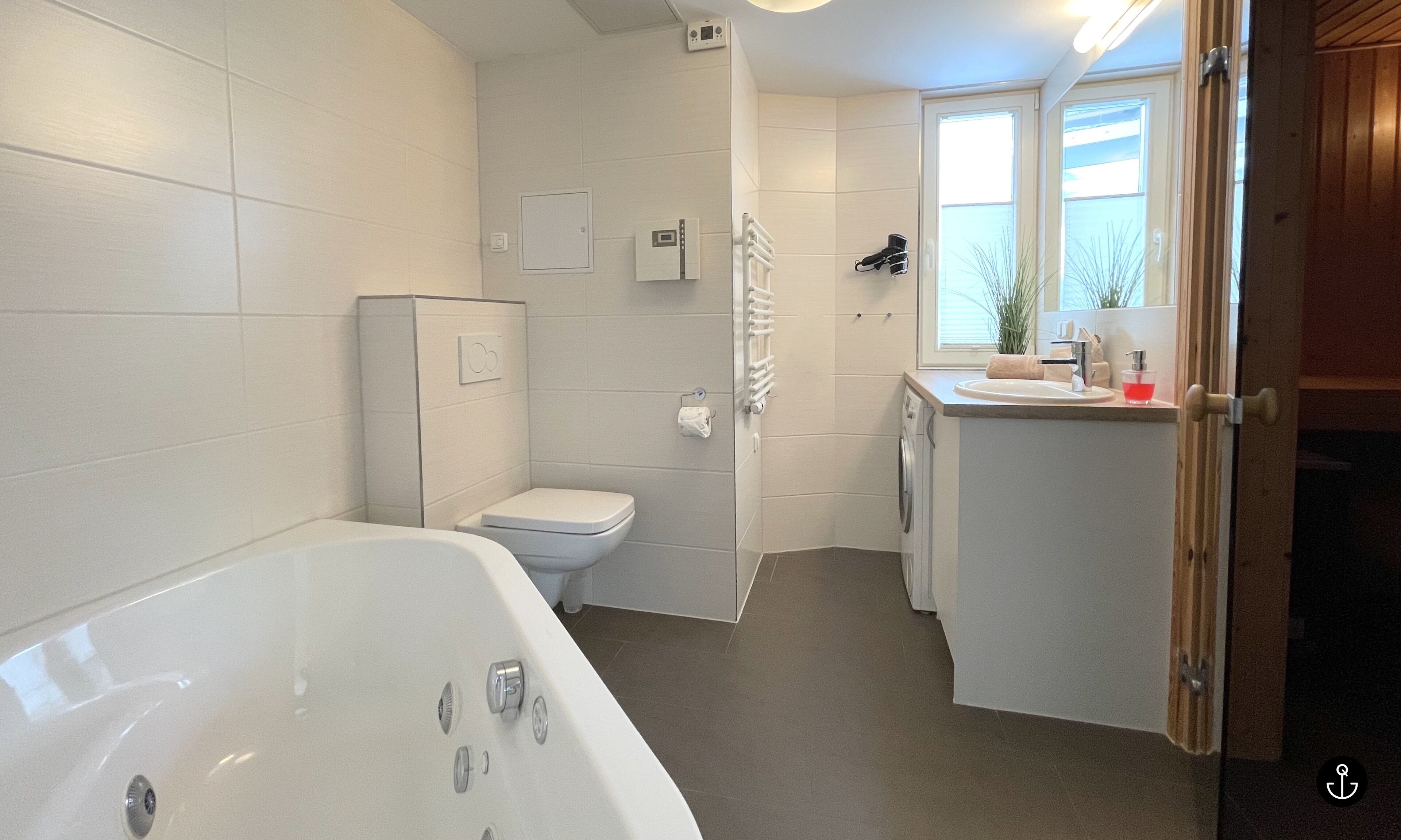 Strandvilla Baabe 22 - Meeresrauschen | Bathroom | Separate tub and shower, jetted tub, hair dryer