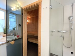Strandvilla Baabe 22 - Meeresrauschen | Badrum | Badkar och dusch, bubbelbadkar och hårtork