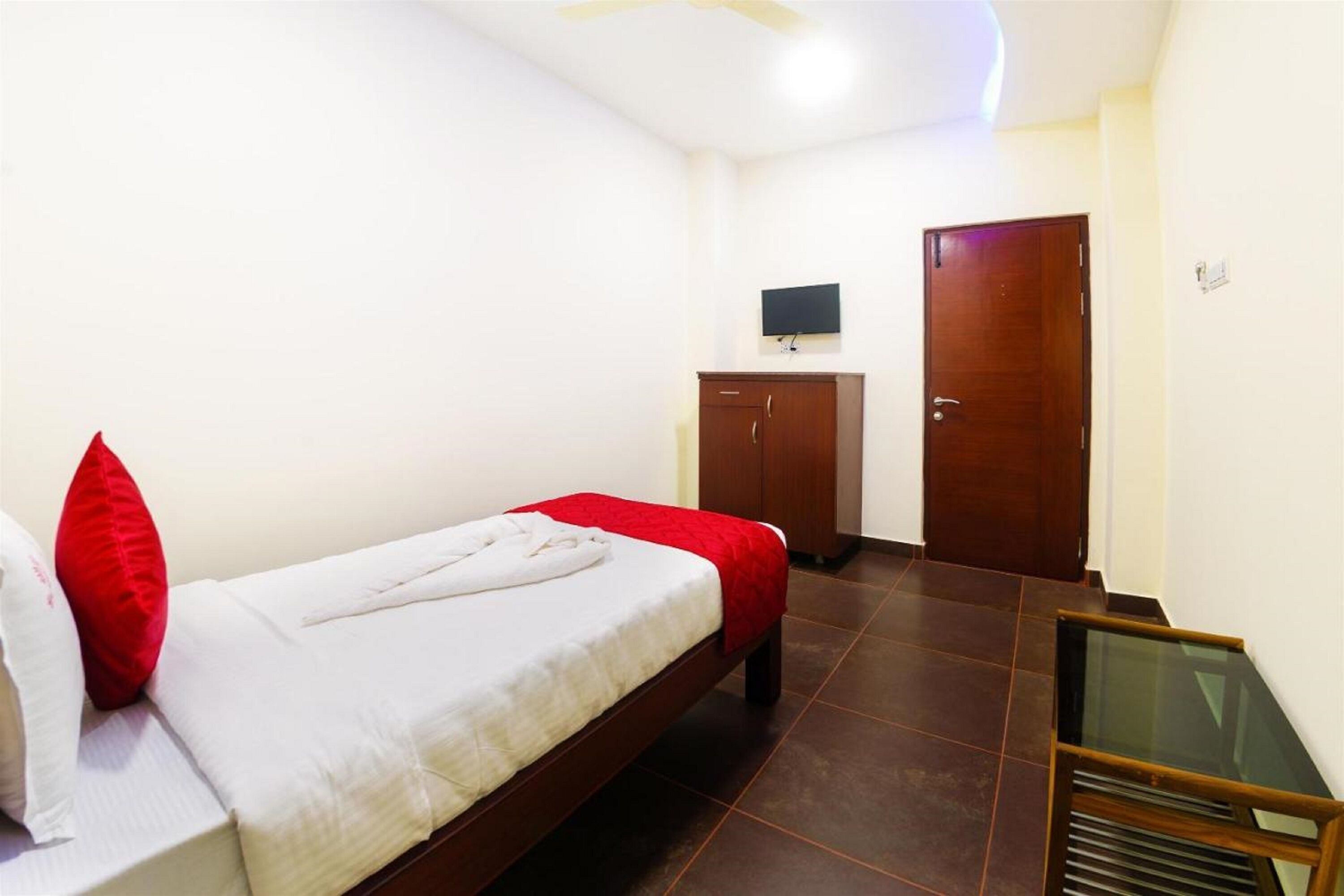 Rollaway beds, free WiFi, bed sheets