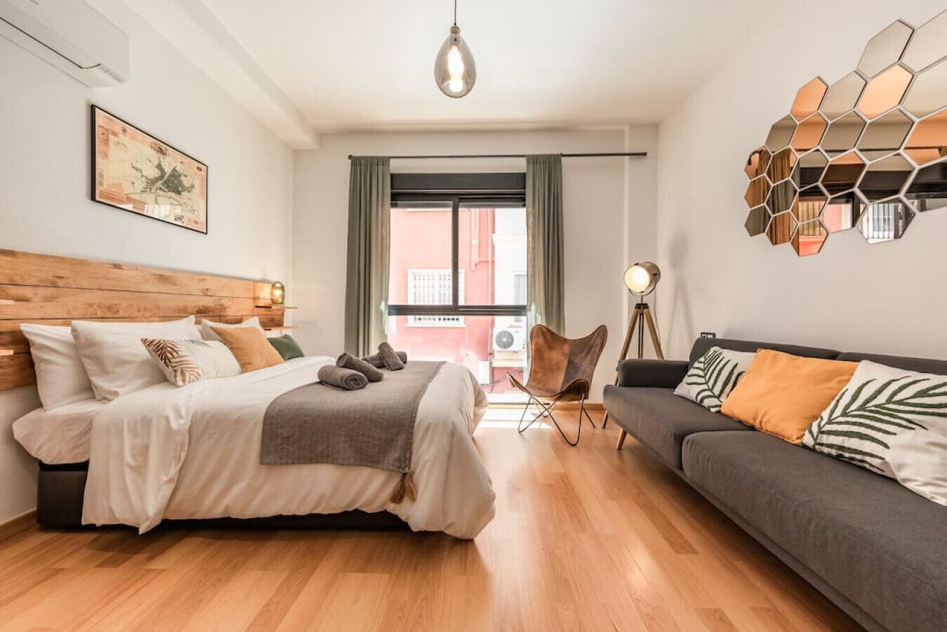 Industrial-style studio w/ swimming pool - center