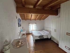 2 bedrooms, bed sheets - Romantisches Rustico mit Traumhaftem Seeblick in Sehr Ruhiger Lage (Brenzone sul Garda)