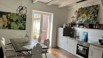 KĂŒhlschrank, Ofen, Herdplatte, GeschirrspĂŒler