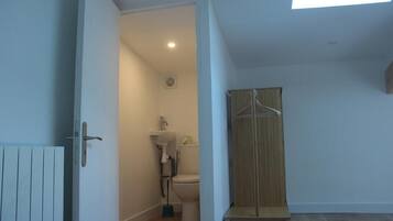 Combined shower/tub, hair dryer, towels, soap