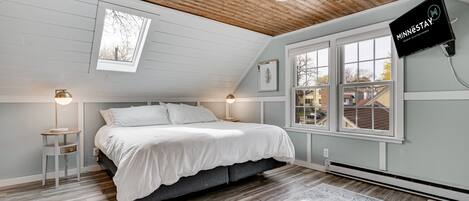 4 bedrooms, iron/ironing board, free WiFi, bed sheets