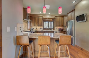 Fridge, microwave, oven, stovetop - Luxury Townhome~Downtown Views~Private Hot Tub (Steamboat Springs)