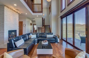 Flat-screen TV, fireplace - Luxury Townhome~Downtown Views~Private Hot Tub (Steamboat Springs)