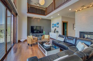 Flat-screen TV, fireplace