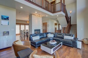 Flat-screen TV, fireplace