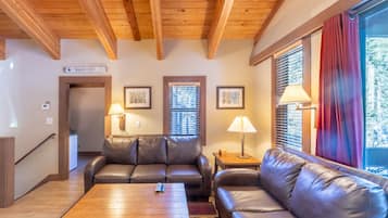 Condo, 2 Bedrooms | Interior