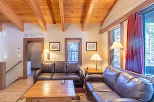 Condo, 2 Bedrooms | Interior