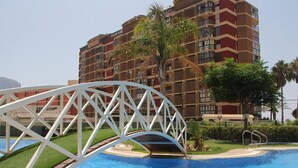 حمام سباحة