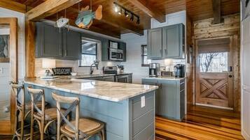 冰箱、微波炉、烤箱、炉灶