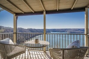 Property grounds - Irish Goodbye Over Looking Center Hill Lake (Baxter)