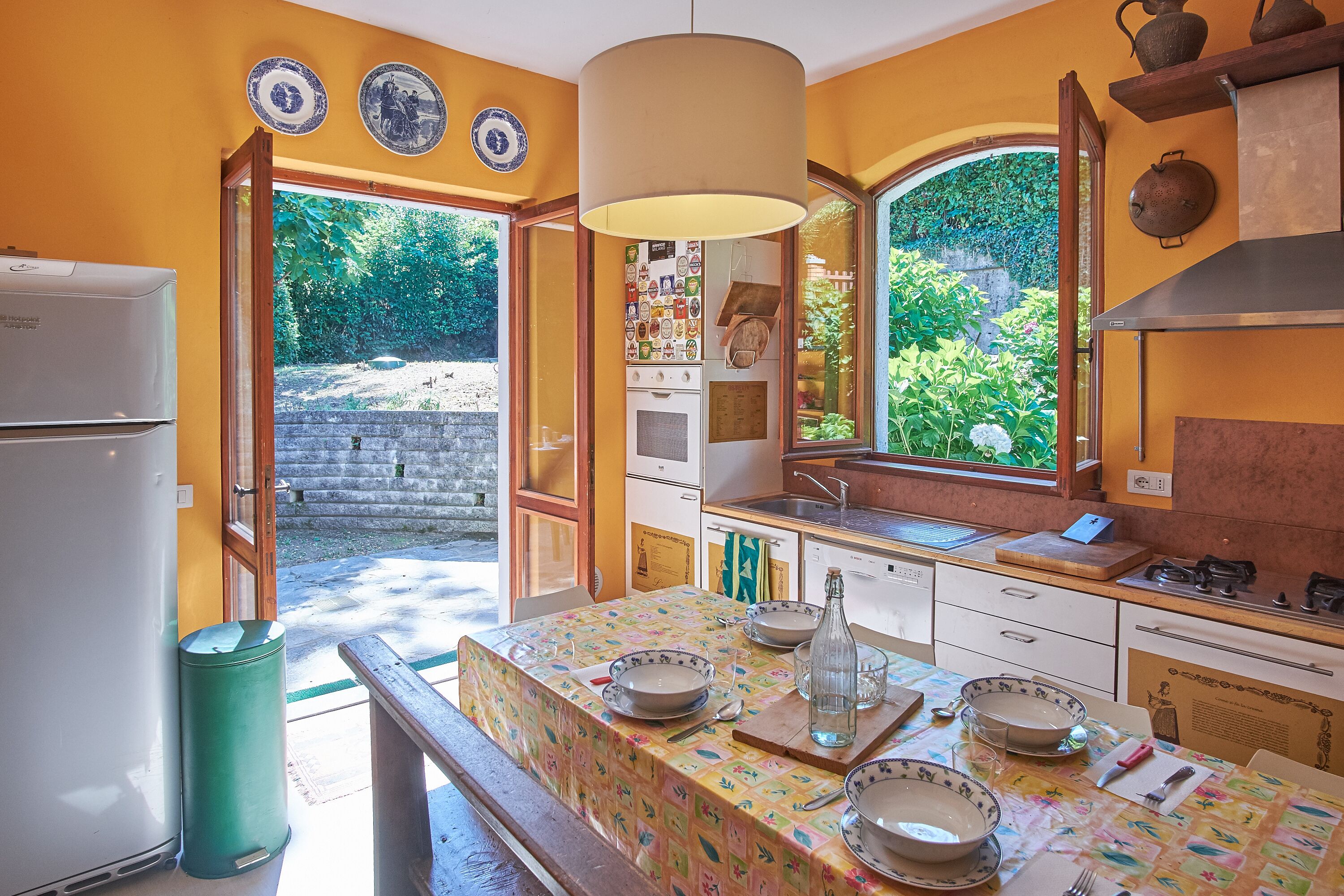 Villino con Vista Lago e Giardino Privato , Immersa nel Verde