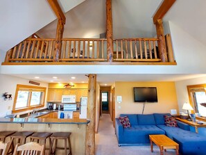 تلفزيون، مدفأة، مشغل دي في دي، ستيريو