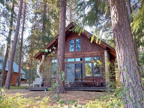 Exterior - Crazy Squirrels Cabin at Timberline Meadows (Winthrop)