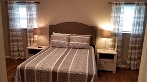 4 chambres, bureau, fer et planche à repasser, lit parapluie