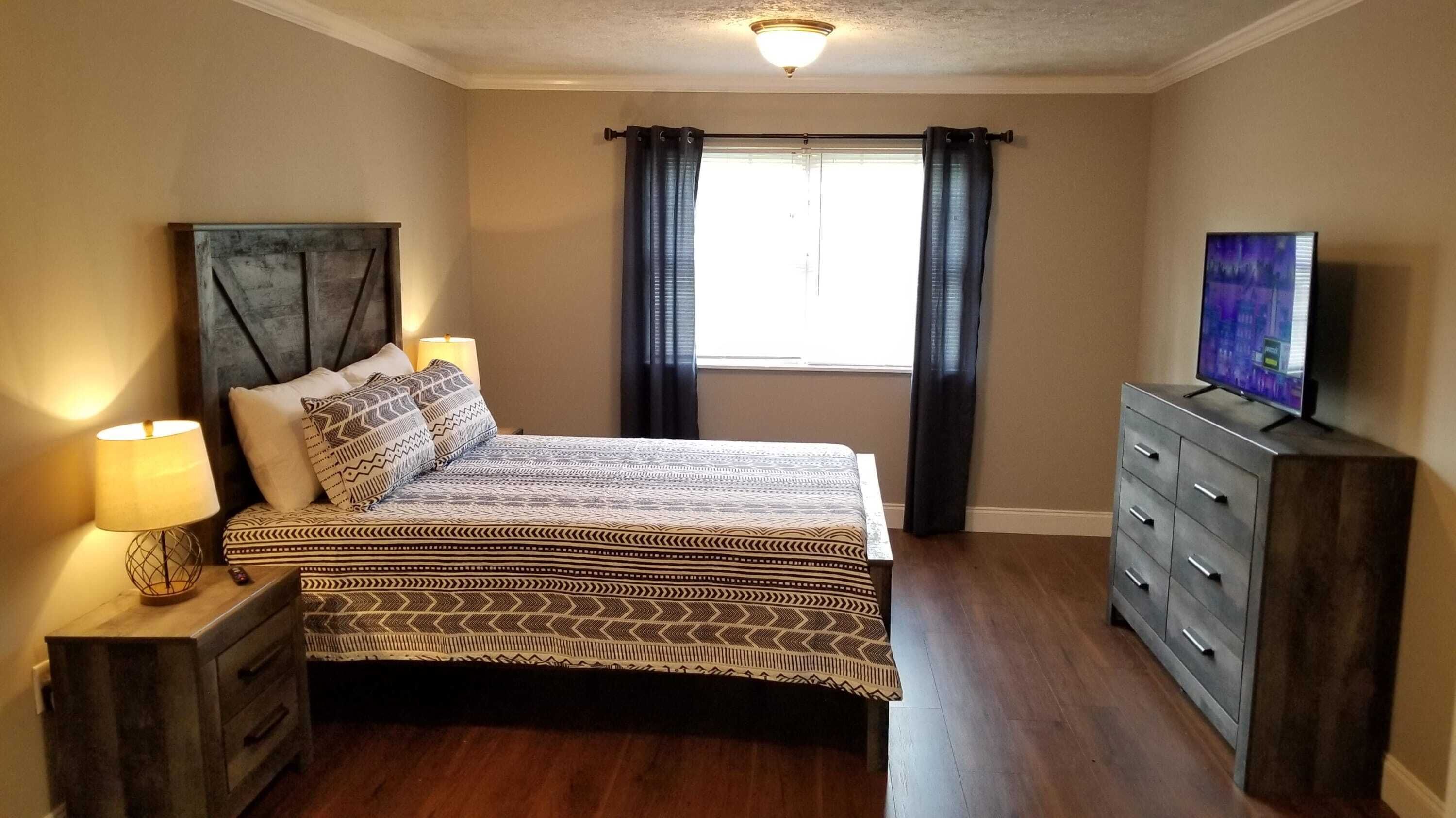 Movie Room. Fenced Yard. 50 Min to Dollywood.