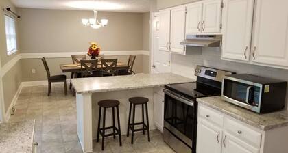 Movie Room. Fenced Yard. 50 Min to Dollywood.