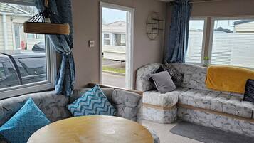 Alpehytte | Oppholdsområde | En 30-tommers TV med digitale kanaler