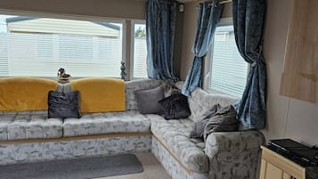 Chalet | Living area | 30-inch TV with digital channels