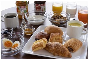 Petit déjeuner compris