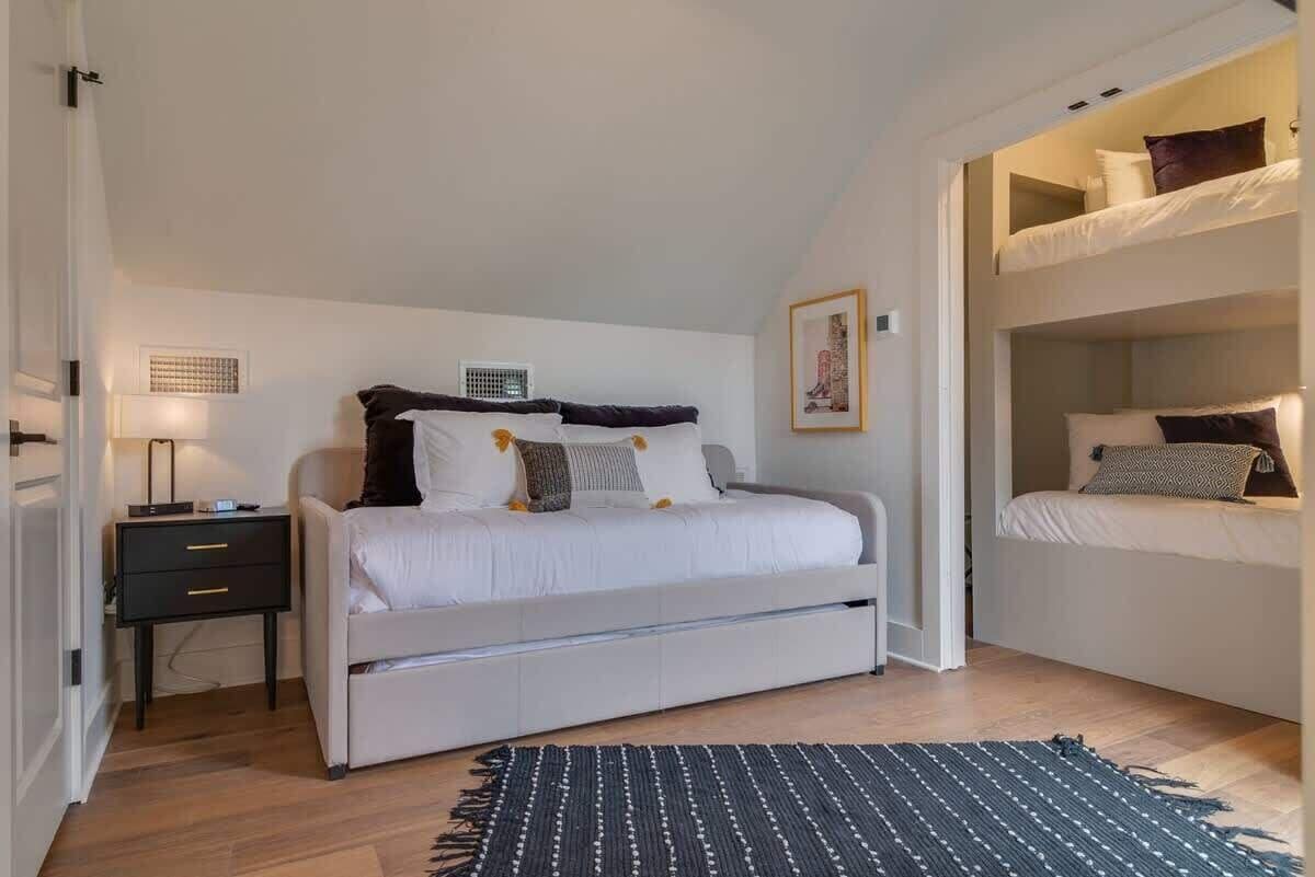 3 室のベッドルーム、アイロン / アイロン台、WiFi、ベッドシーツ