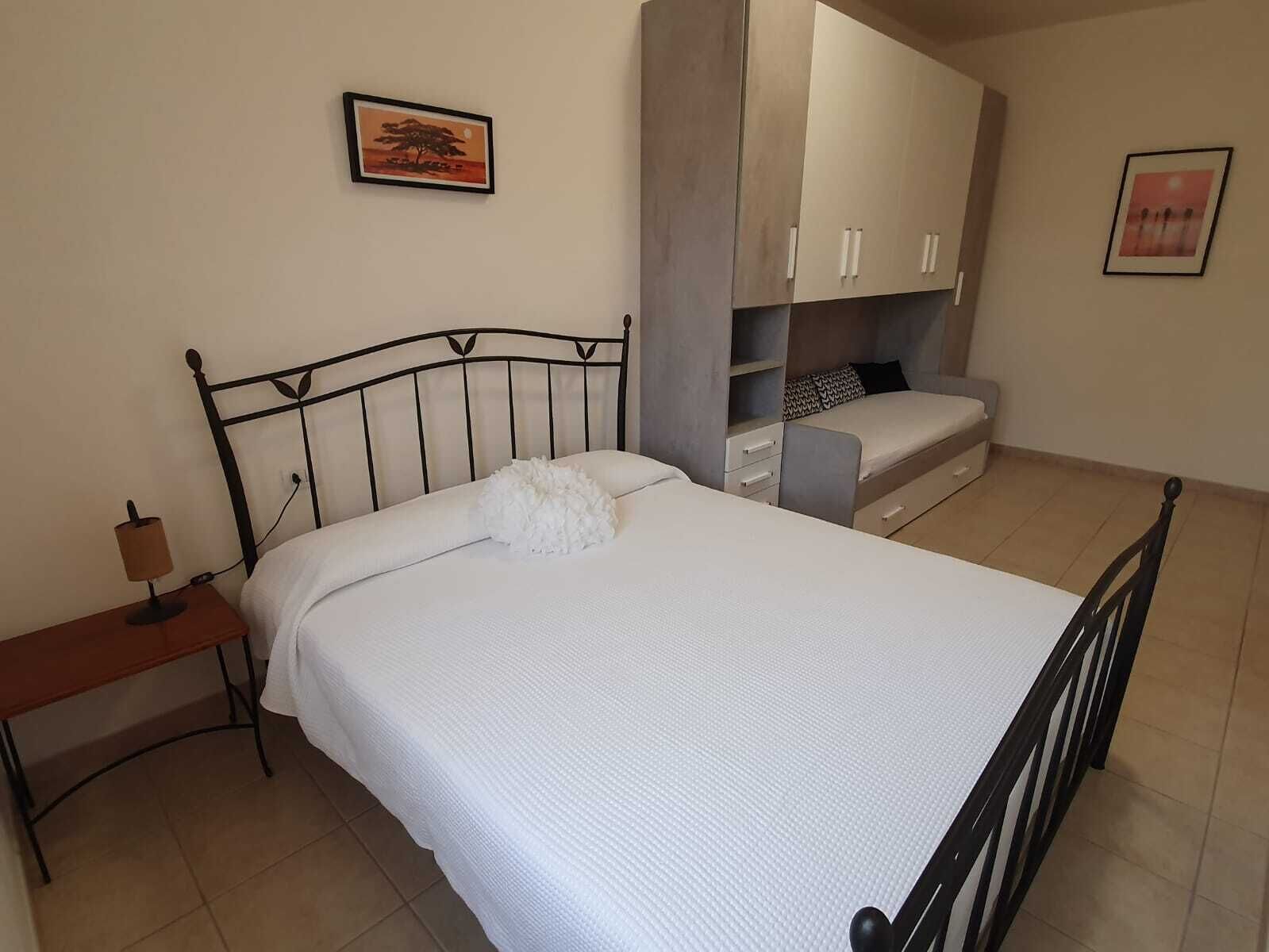 Tre Appartamenti in Villa con Giardino Vicino al Mare