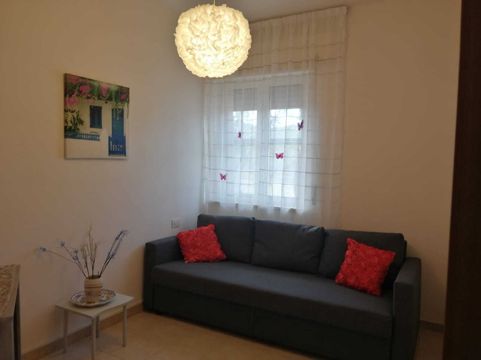 Tre Appartamenti in Villa con Giardino Vicino al Mare