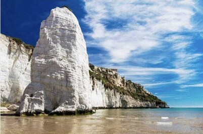 Tre Appartamenti in Villa con Giardino Vicino al Mare