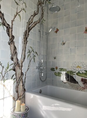 Combined shower/tub, hair dryer, towels, soap