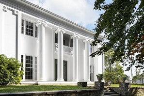 Exterior - Beautiful historic home in Newport (Middletown)