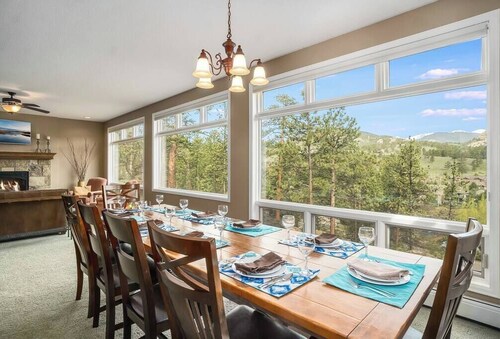 Eagle’s Nest - 12 Guests, Hot Tub, EV Charger