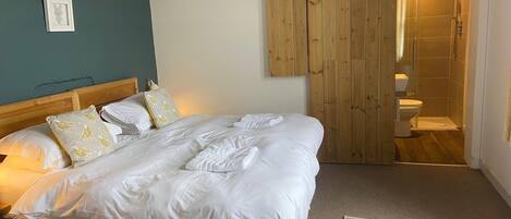 4 bedrooms, Internet, bed sheets