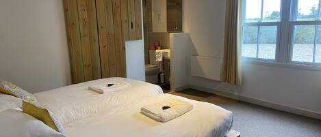 4 bedrooms, Internet, bed sheets