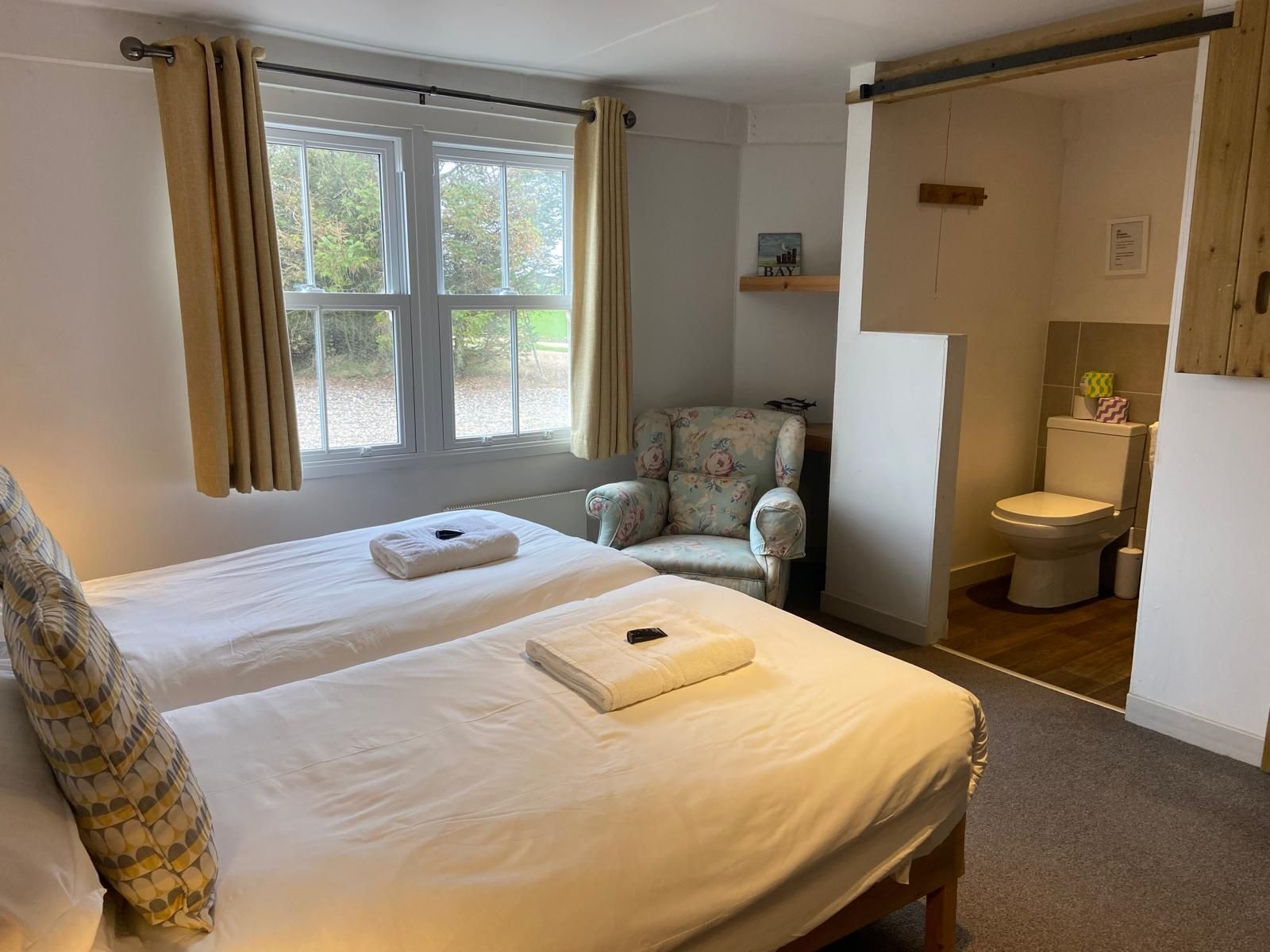 4 bedrooms, internet, bed sheets