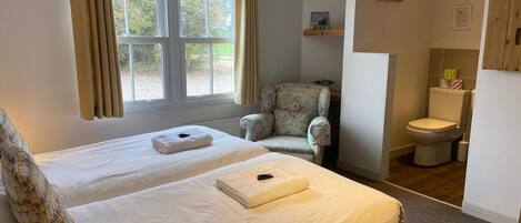 4 室のベッドルーム、インターネット、ベッドシーツ