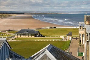 Property grounds - Iconic 4‑Bedroom St Andrews Golf Place Apartment with Old Course Views & Rooftop Terrace (St. Andrews)