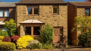 Exterior - Central 3-Bedroom St Andrews Home with Garden, Parking & Easy Walk to Town, Golf & Cafés (St. Andrews)