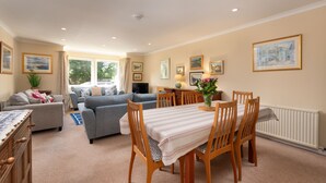 Interior - Central 3-Bedroom St Andrews Home with Garden, Parking & Easy Walk to Town, Golf & Cafés (St. Andrews)