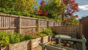 Outdoor dining - Central 3-Bedroom St Andrews Home with Garden, Parking & Easy Walk to Town, Golf & Cafés (St. Andrews)