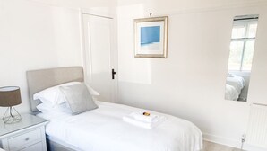 Unclassified image, 5 of 13, button - Pet-Friendly 2-Bedroom St Andrews Cottage on Quiet Cul-de-Sac, Walk to Town, Shops & Golf (St. Andrews)