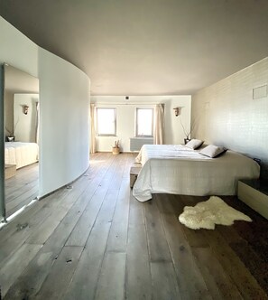 4 makuuhuonetta, silitysrauta/-lauta, vauvan matkasänky, ilmainen Wi-Fi