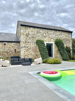 Outdoor pool, a heated pool - LE Refuge D'eli - La Maison : Ancienne Ferme Restaurée Pour 8 Personnes (Vitrival)