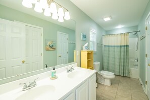 Towels - Fitz Us Fine: Spacious, Adorable Beach Home in Family-friendly Neighborhood (Oak Island)